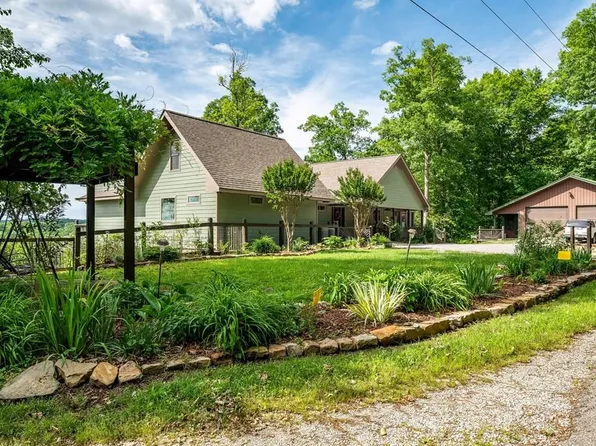 4550 Southgate Rd, Byrdstown, TN 38549