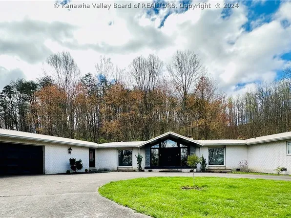 898 Teays Ln, Hurricane, WV 25526