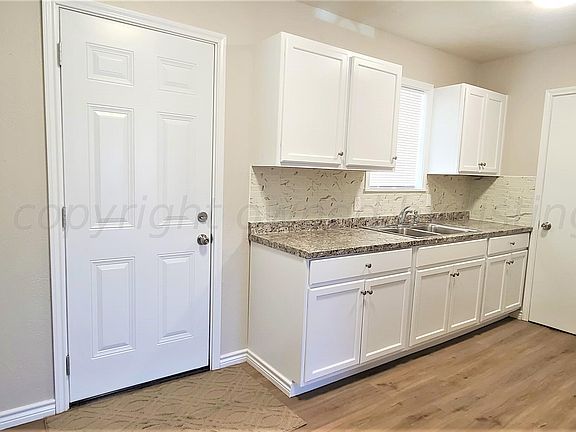 4th image of 720 E 16th Ave