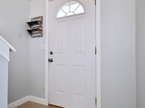 3rd image of 10388 Chambersburg Dr