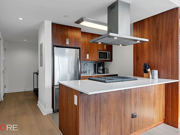 3rd image of 500 W 30th St APT 14J