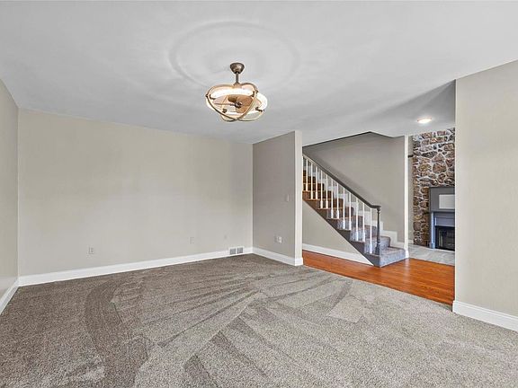 4th image of 1555 Amblewood Dr