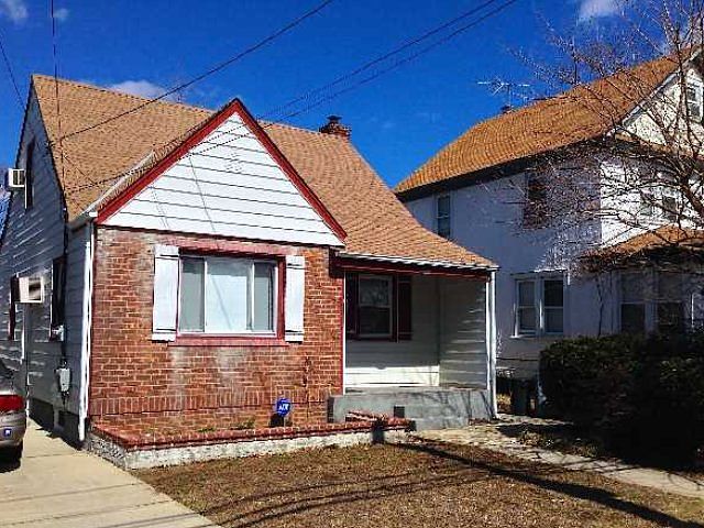 1st image of 907 Braxton St