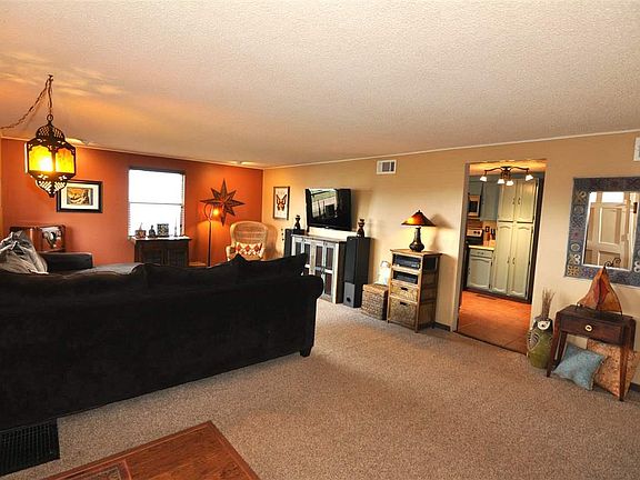 4th image of 1311 Acacia Ave