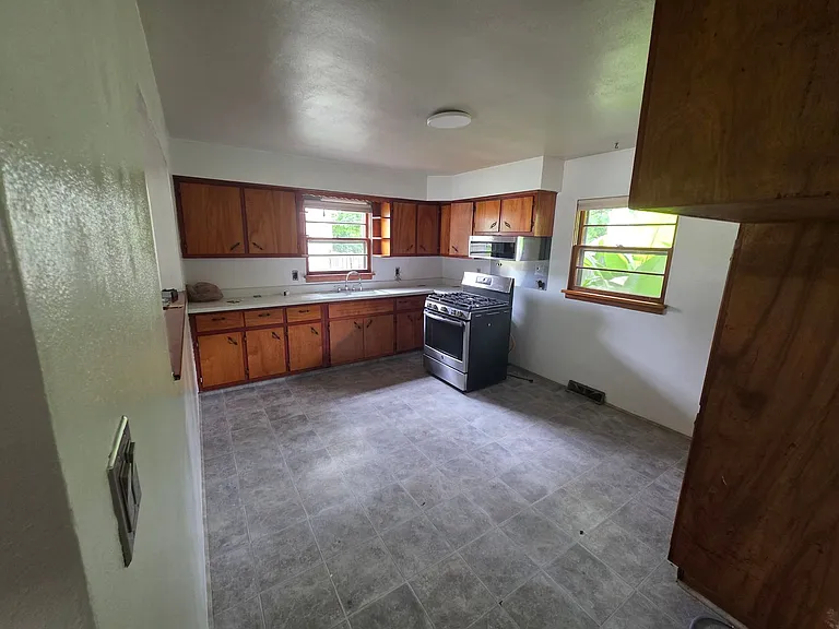 3415 Barber St — Photo 4