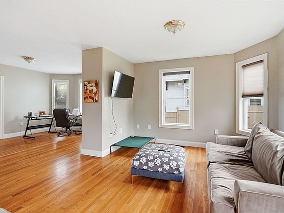 3rd image of 87 Crescent St