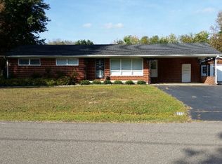 1916 Red Oak Dr, Paris, TN 38242