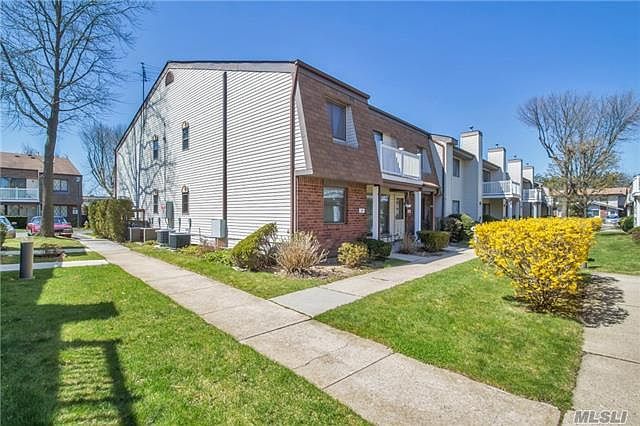 1st image of 60 Cambridge Dr W #60