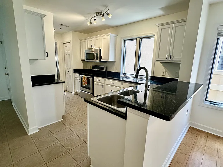 14 E Johnston Way — Photo 5