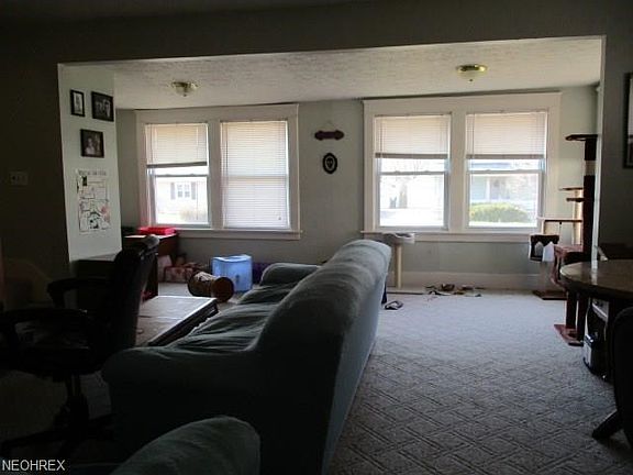4th image of 1367 Meadowbrook Ave SE