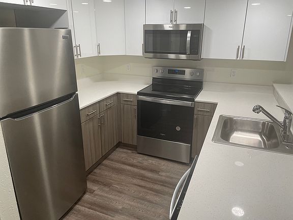 5th image of 19377 NE 10th Ave #205