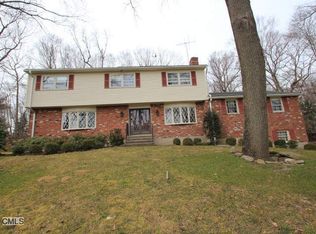 5 Redcoat Ln, Trumbull, CT 06611