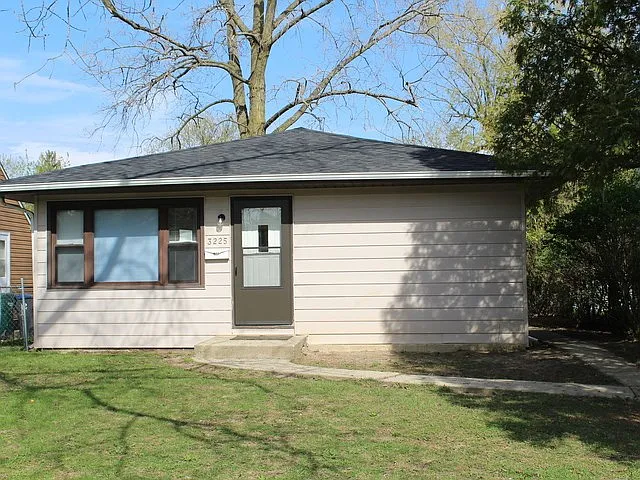 3225 Gideon Ave photo 1