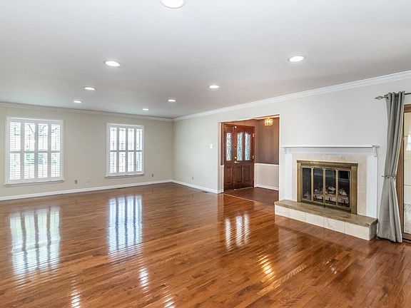 3rd image of 3837 Coachella Dr