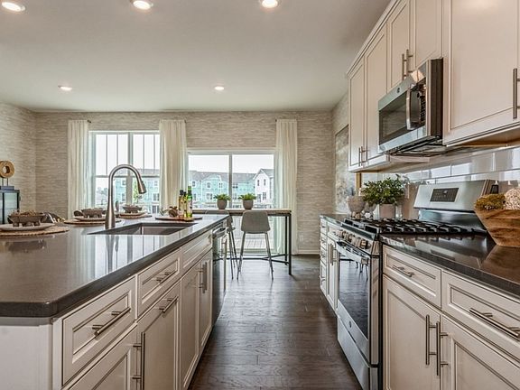 4th image of 2726 Fieldcrest Dr #3105