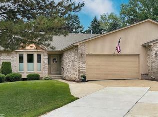 41371 Carmelo Dr W, Clinton Township, MI 48038