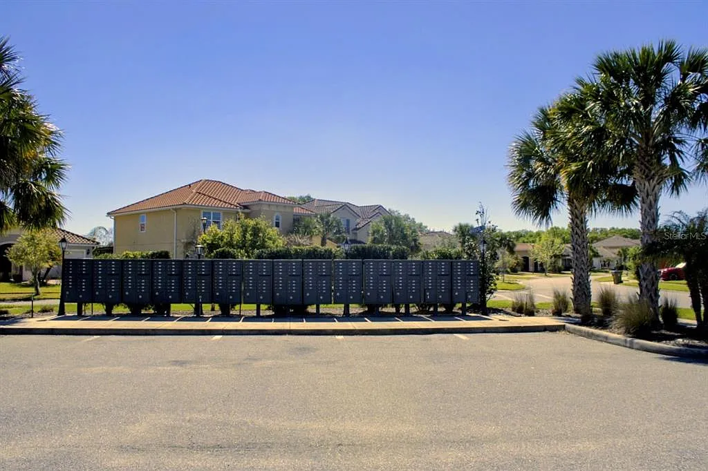 4 bed, 2.0 bath, 2055 sqft, $3,000 — Photo 2