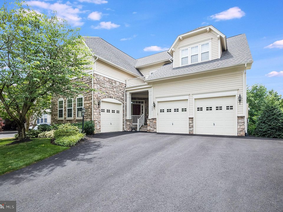 1st image of 9250 Falling Water Dr
