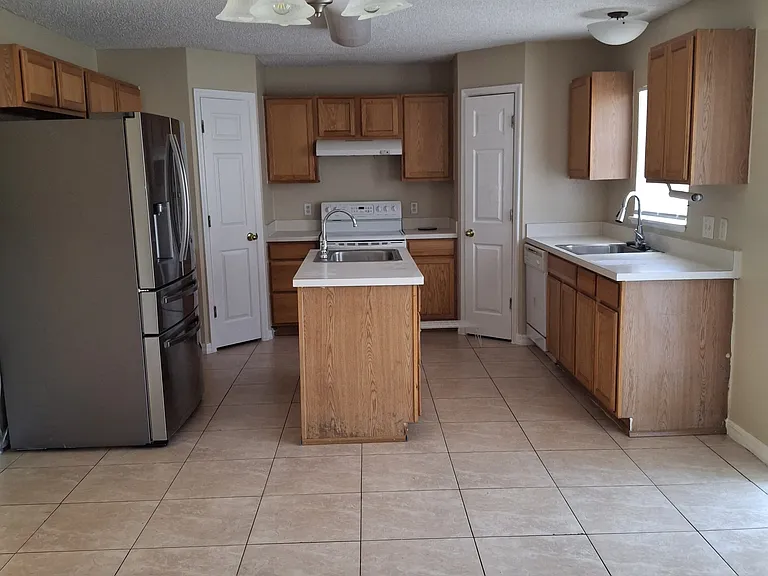 1701 Anchorage St NW — Photo 2