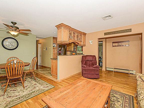 4th image of 70 Aster Ave