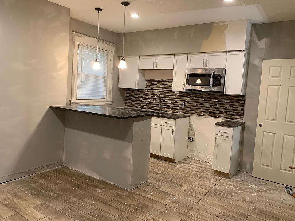 1st image of 2347 Victor St #1
