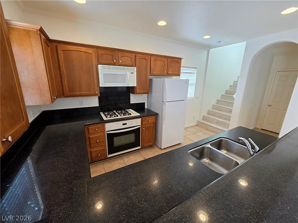 4 bed, 2.5 bath, 1699 sqft, $1,950 — Photo 2
