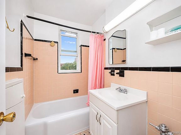 4th image of 14444 41st Avenue #4C