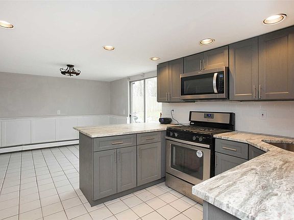 5th image of 32 Arrowhead Ln