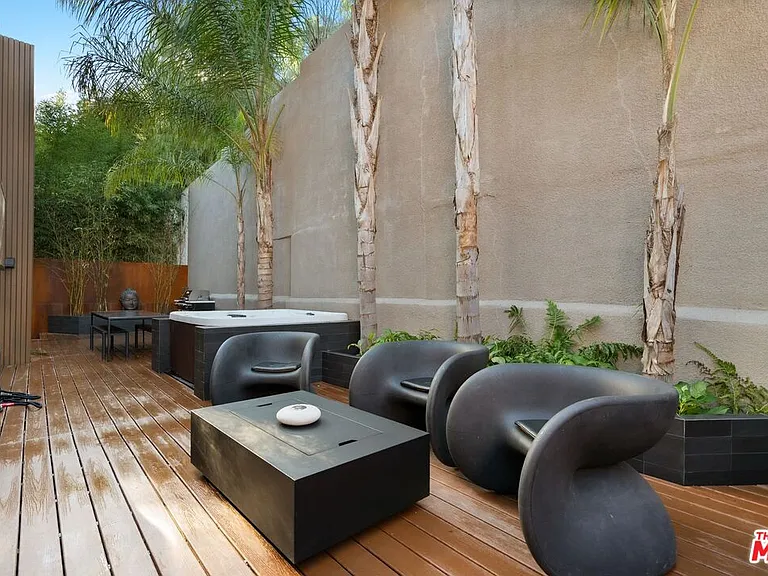 3601 Dixie Canyon Pl — Photo 31