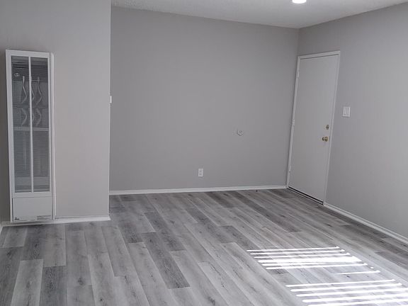 3rd image of 13902 S Budlong Ave #4A