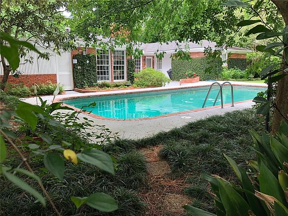 5th image of 3802 Pecan Dr