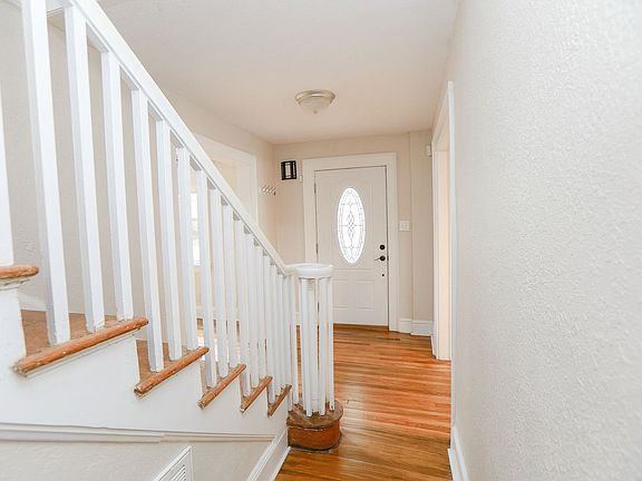 5th image of 1701 Bain St