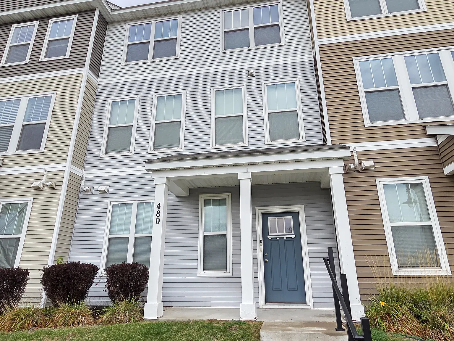 3 bed, 2.5 bath, 1871 sqft, $2,595 — Photo 1