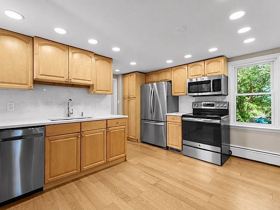 5th image of 82 Boston Rd