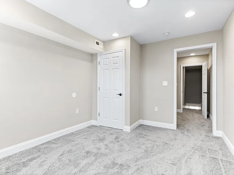 233 N Rose St — Photo 28