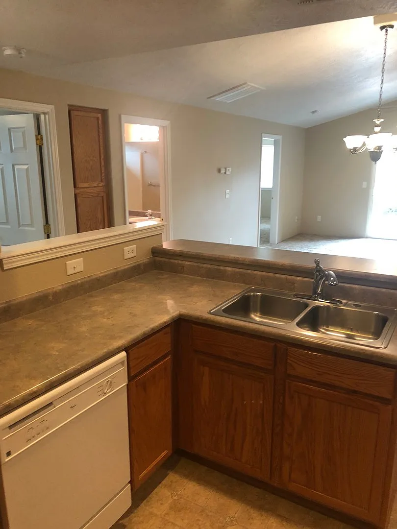 R1210 SW Sun Glo Drive — Photo 3