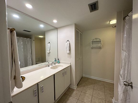 2nd image of 220 Belleview Blvd