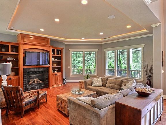 3rd image of 4915 42nd Ave NW