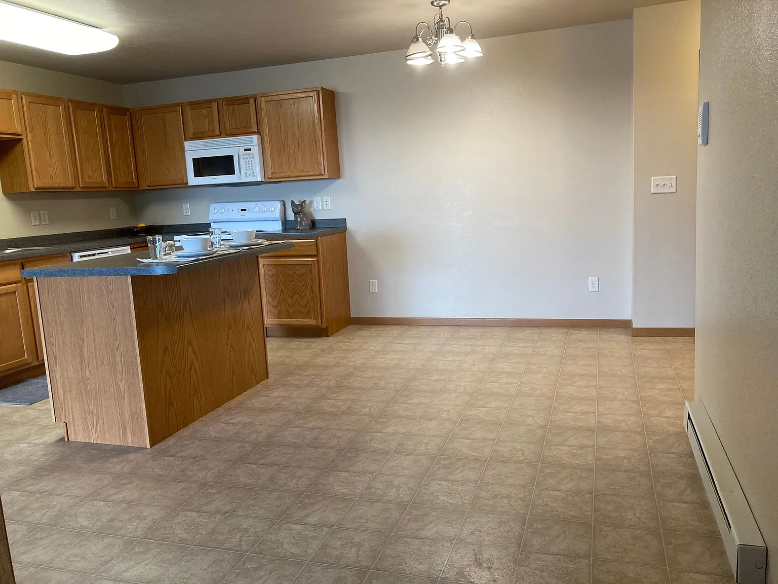Belcastle Apartments — Photo 4