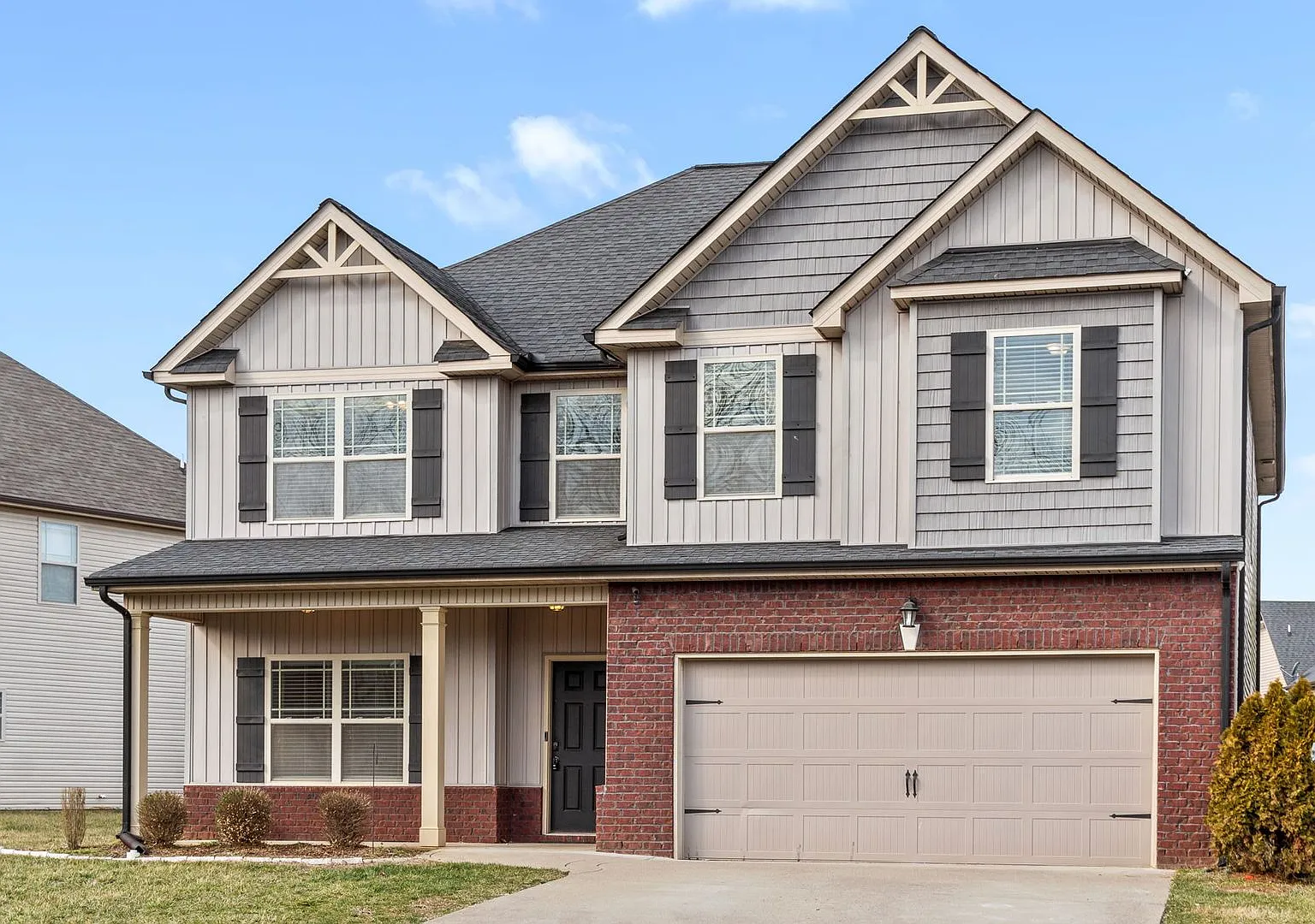 Pet Friendly Five Bedroom! — Photo 2