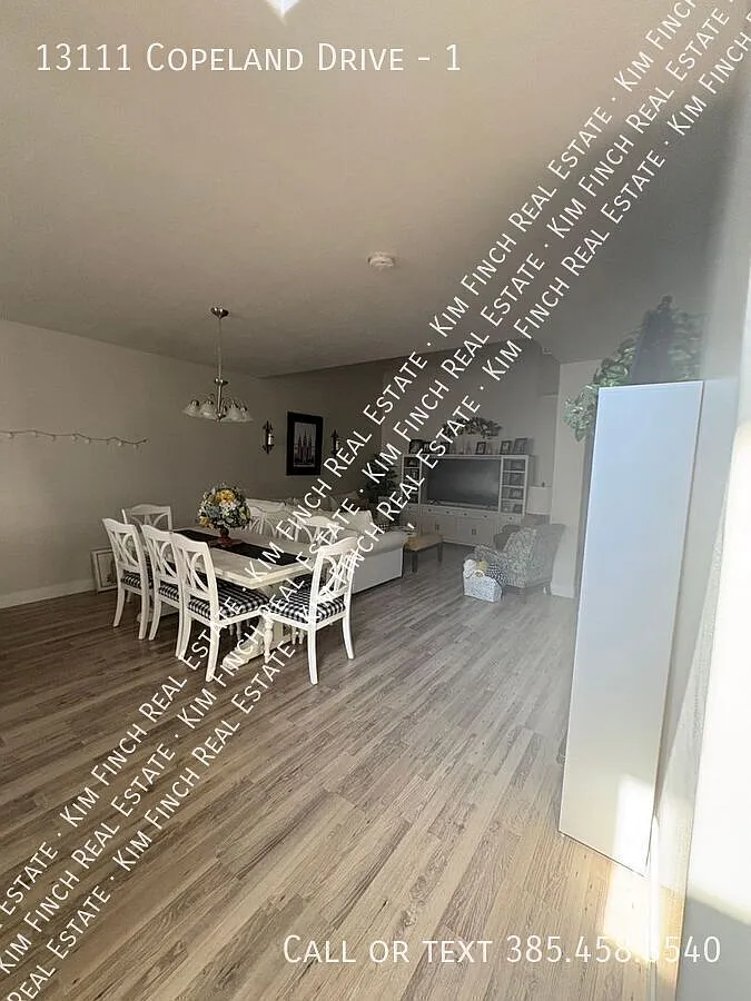 3 bed, 2.5 bath, 1944 sqft, $2,234 — Photo 4