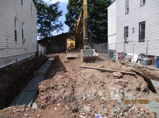 585 S 19th St, Newark, NJ 07103