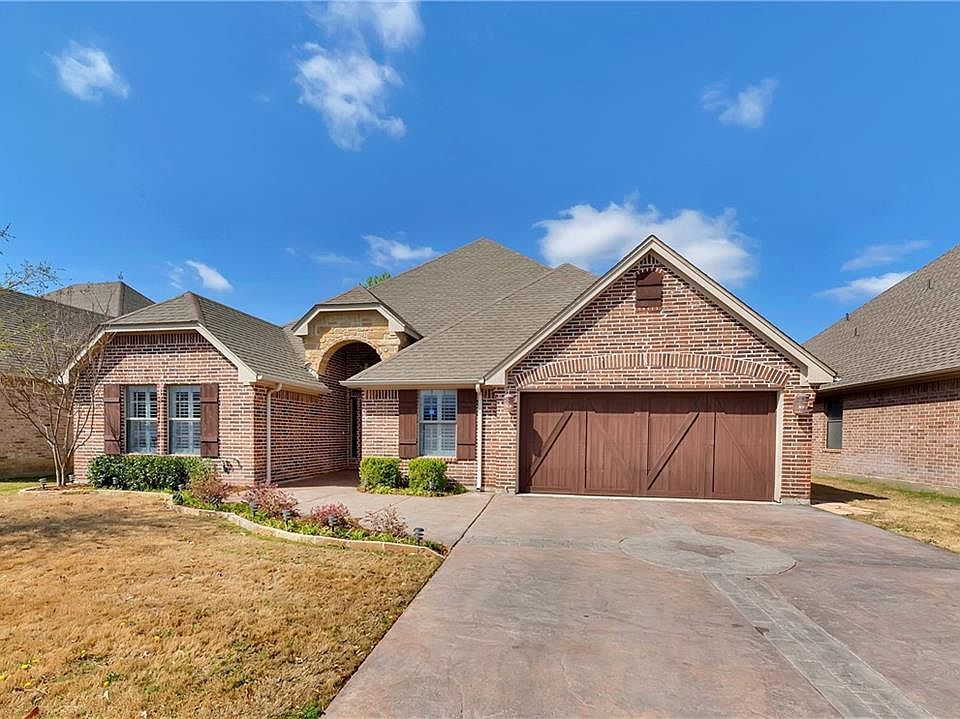 1st image of 318 Spyglass Dr