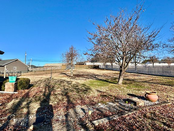 4th image of 135 Cromer Dr