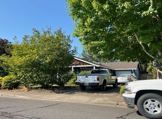 218 SW 11th St, Dundee, OR 97115