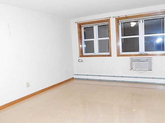 4th image of 2583 35th St APT 2R