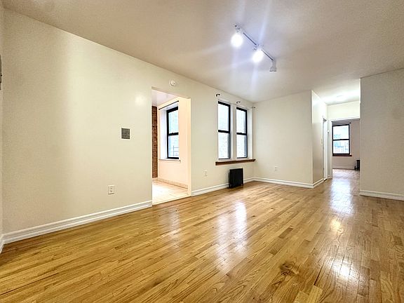 3rd image of 10 Adrian Ave APT 3D