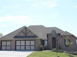 1300 S Amber Ridge Dr, Nixa, MO 65714