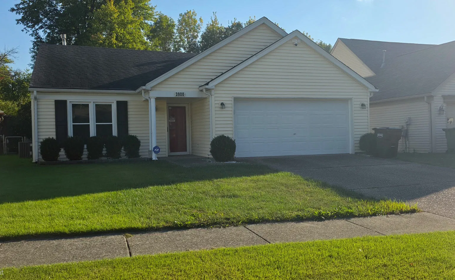 3 bed, 1400 sqft, $1,900 — Photo 1