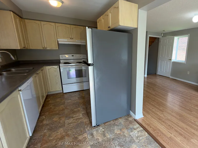 207 Tunbridge Rd — Photo 7